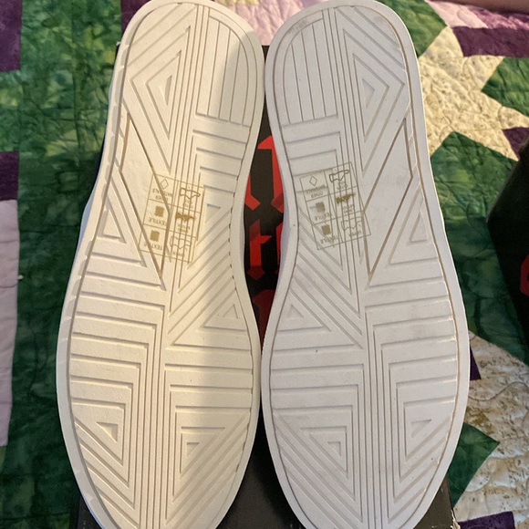 New Cute To The Core Black Canvas Sneakers Size 7 - Picture 3 of 3